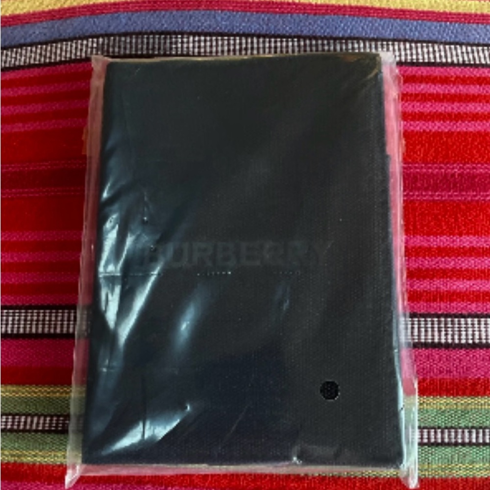 Burberry Black Textured Passport Cover (Sealed) GWP NWT - Picture 4 of 10